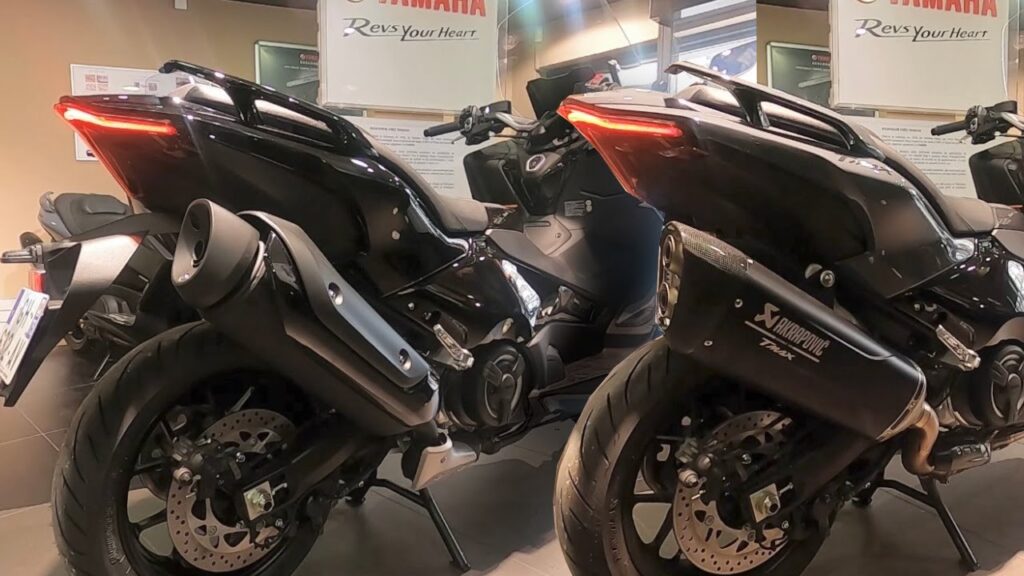 TMAX 2022 : Analyse approfondie des sons d’origine et de la ligne Akrapovic EURO5 – YAM PARIS 15